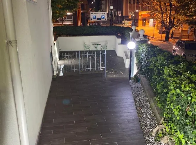 Le Origini Rooms&suite לינה וארוחת בוקר קוסנזה